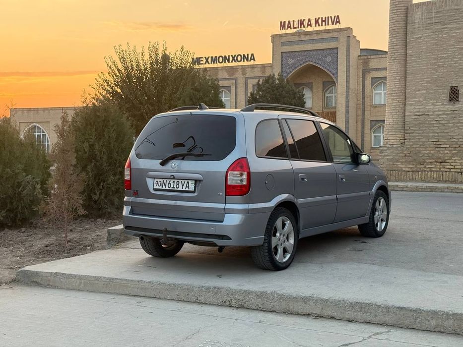 Opel Zafira A  минивэн