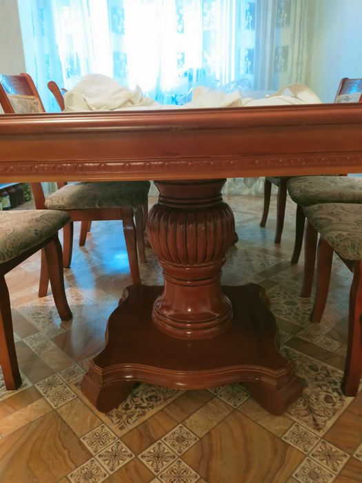 Стол со стульями