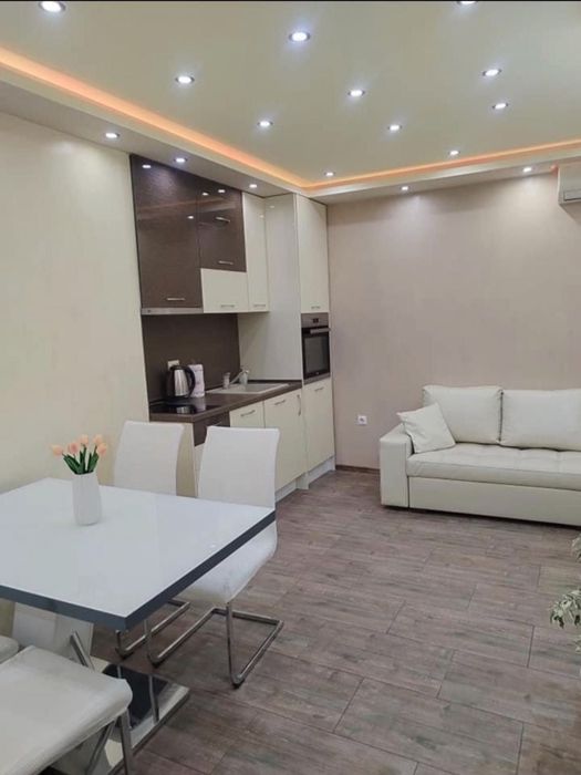 Дава се под наем Двустаен апартамент в Варна, м-т Акчелар - 60 кв.м за 612 € - Снимка #1