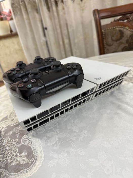 Playstation 4 holati yangi 2ta srochna sotiladi