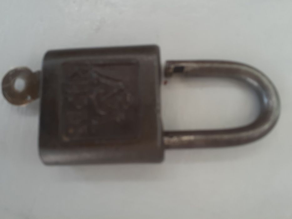 Продаётся антикварный замок