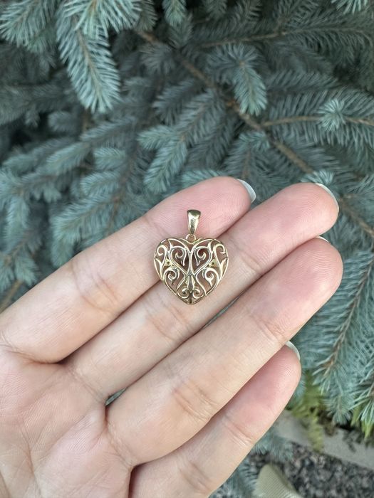 Золотой кулон с бриллиантами