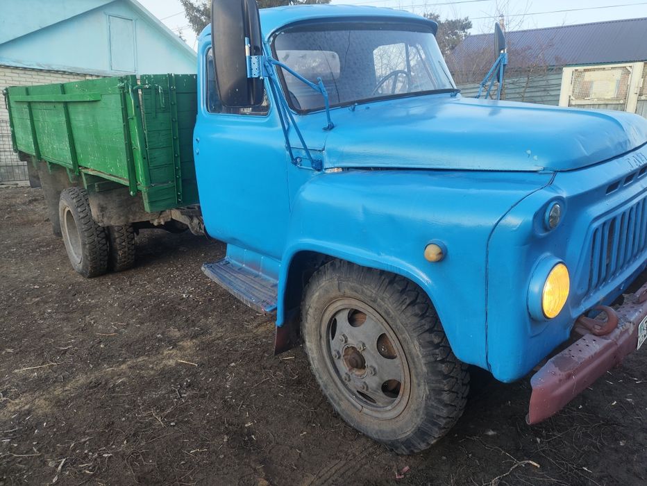 Газон бортовой на ходу.