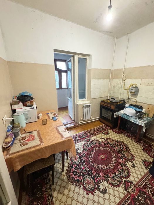 Срочно Продаеться 1-ком каартира городе Чирчике районе Октьябрь