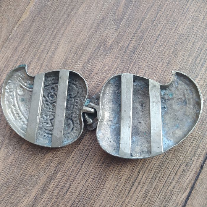 Автентични посребрени пафти