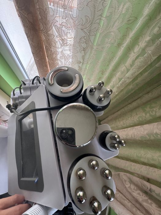 Продавам професионален козметичен апарат за тяло