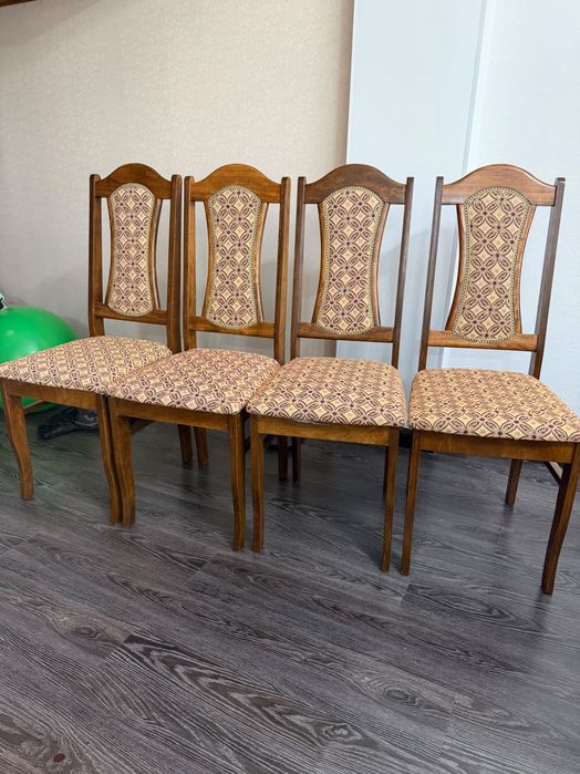 Стол со стульями