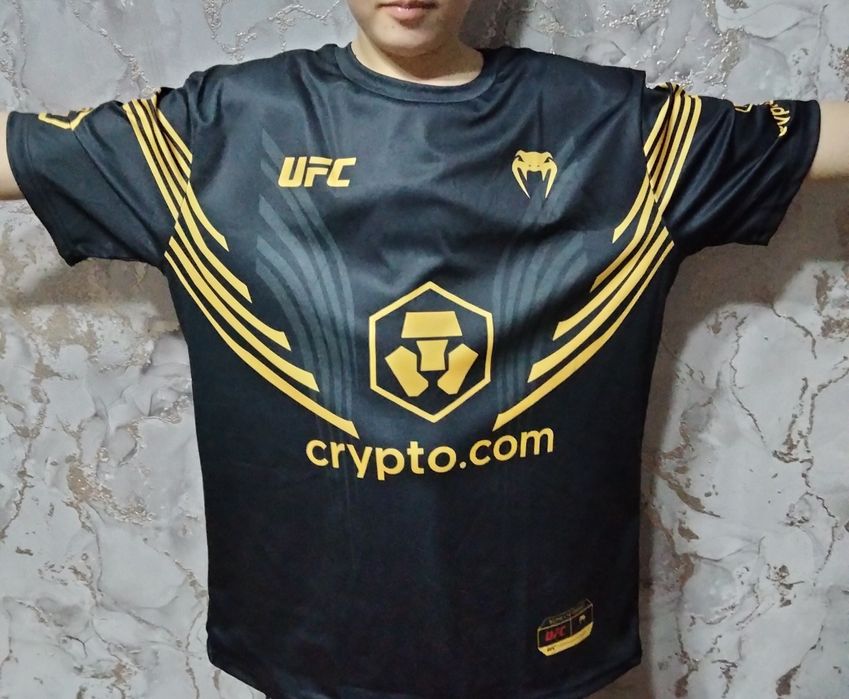 Продам костюм.Покупала сыну, но оказался большим. Состояние отличное /