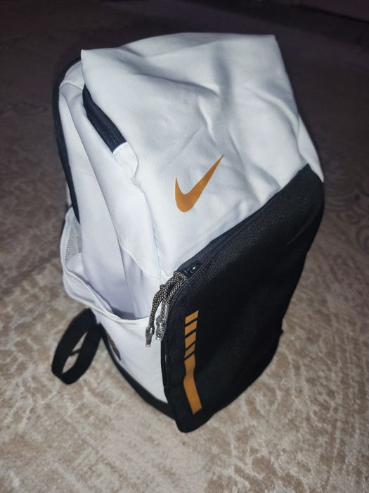 Nike белый ,новый