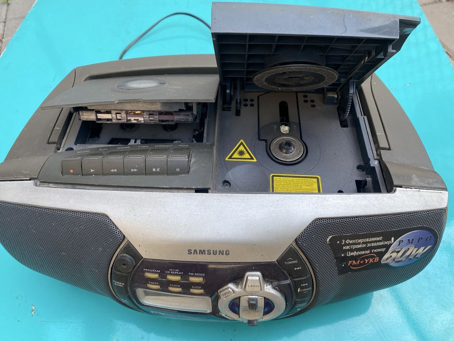 Магнитофон кассетный