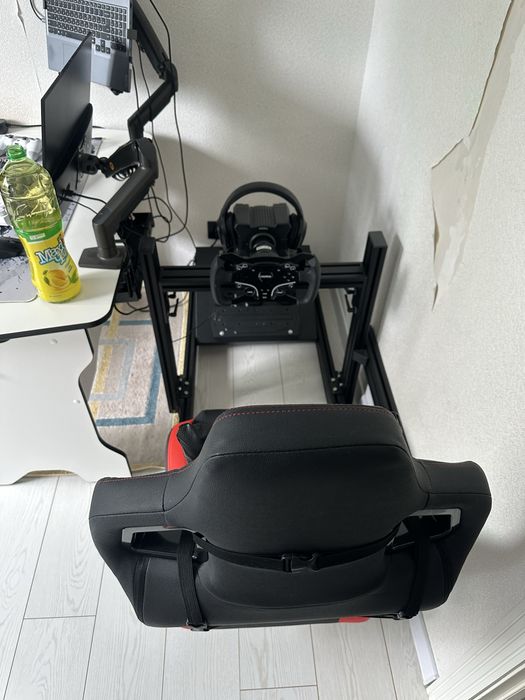 MOZA R5 + cockpit