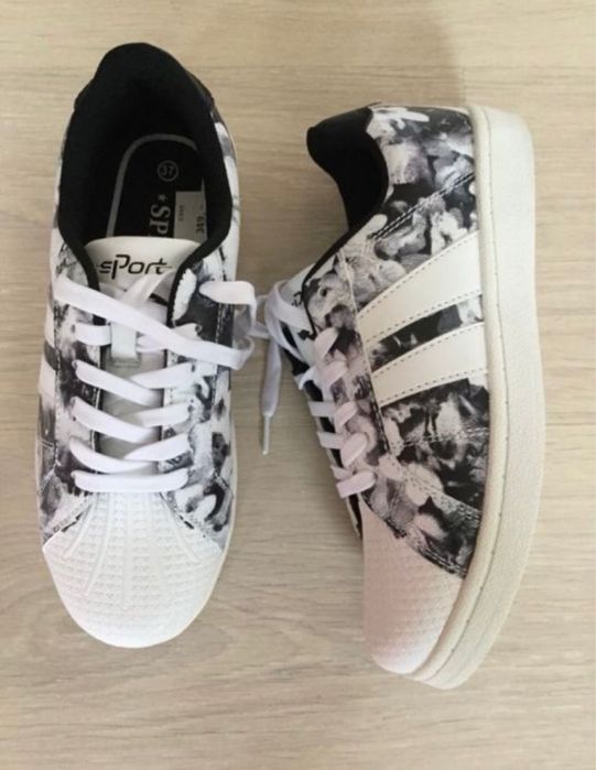 Vând adidași super comozi(37).