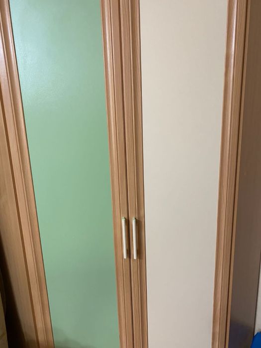 Угловой шифоньер