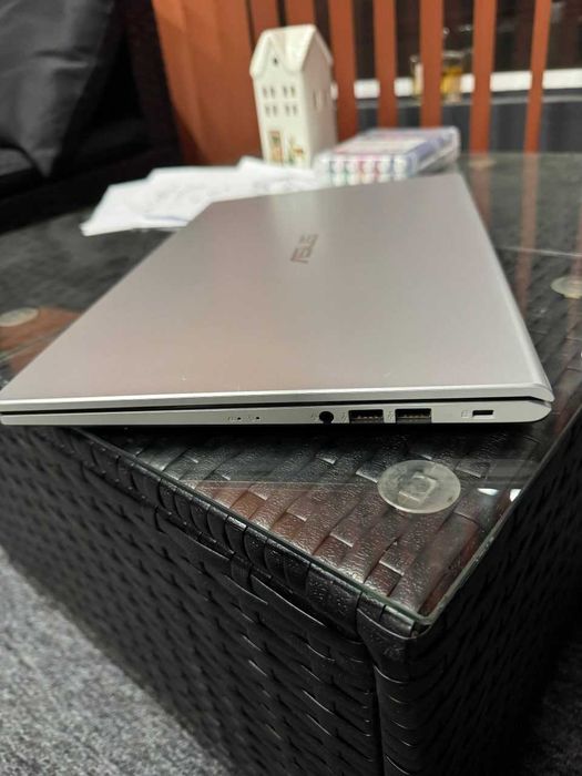 ASUS A516KA – като нов | 8GB RAM | 256GB SSD | Windows 11 Pro