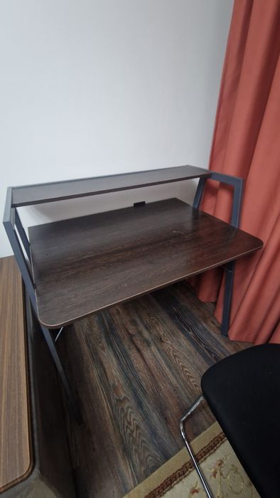 Продам стол компьютерный