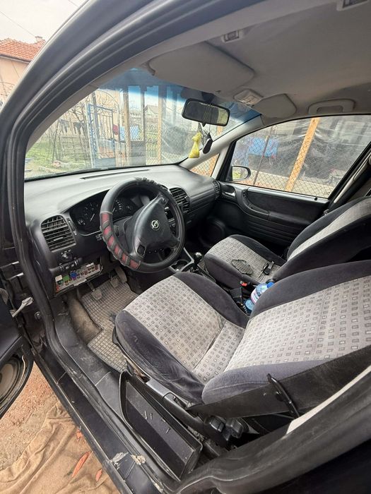 Opel Zafra на части