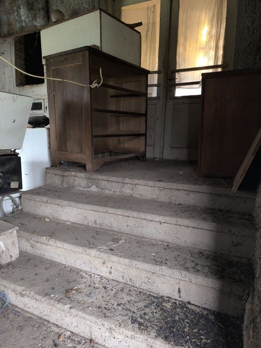 Двуетажна тухлена къща с гараж в село Дянково