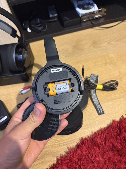 Pachet 2 Perechi Căști Wireless TV Sony (MDR-RF855RK + MDR-RF811RK) cu Stații de Încărcare