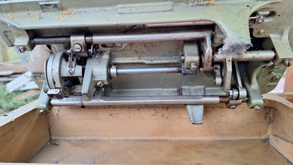 Ретро ръчна шевна машина Veritas