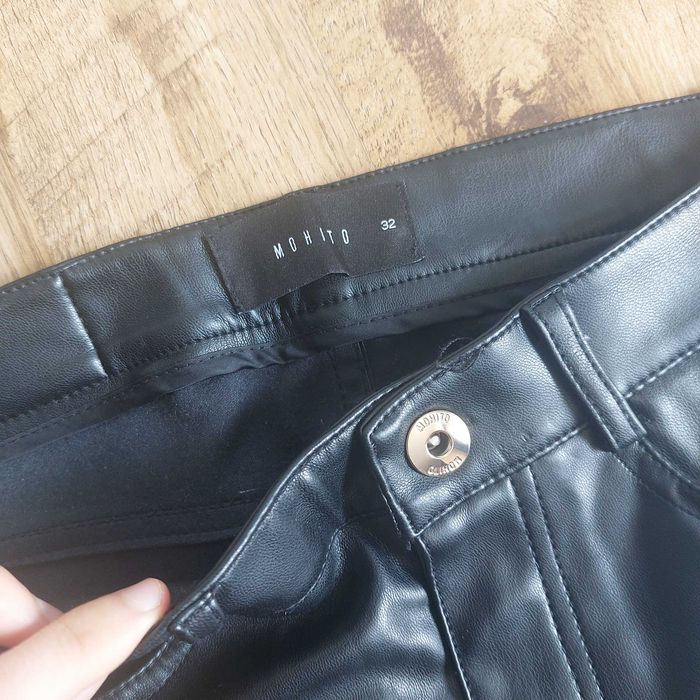 Pantaloni piele Mohito