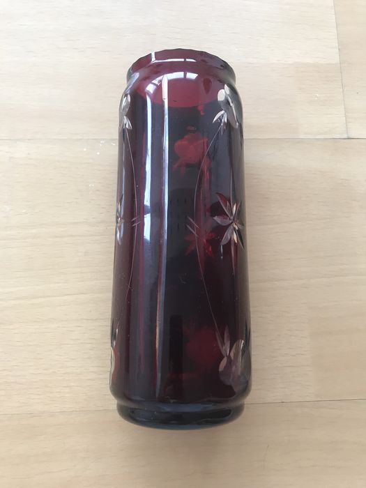 Ваза от червен кристал 20 см.