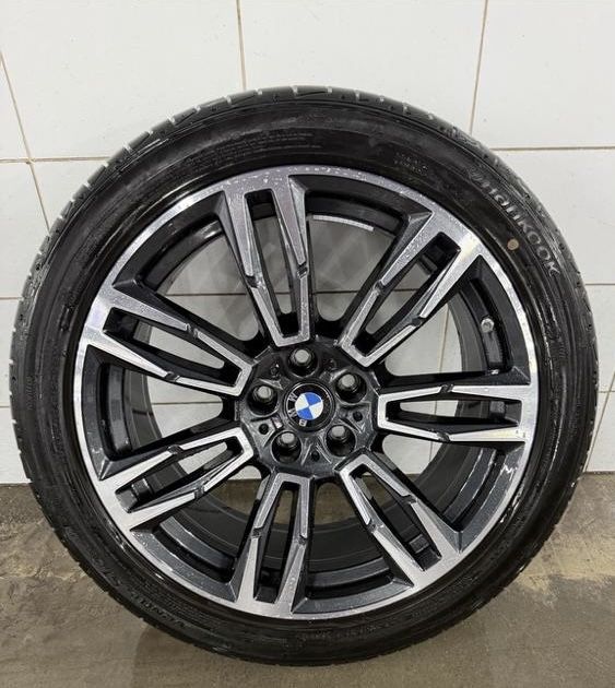 Продам новую оригинал резину с дисками