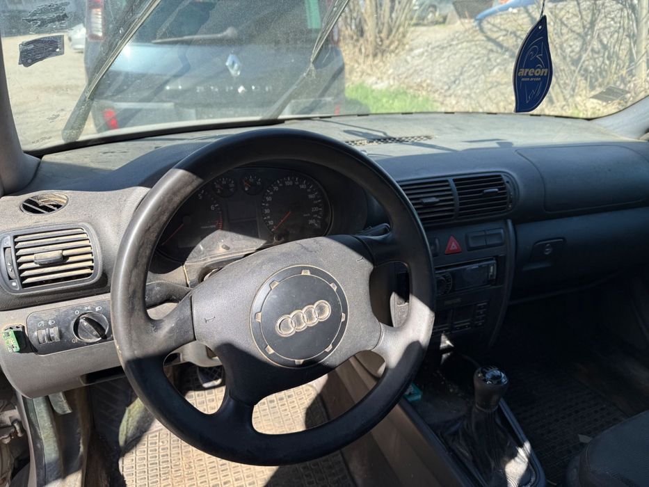 Ауди А 3 бракувано 1,6 газ бензин