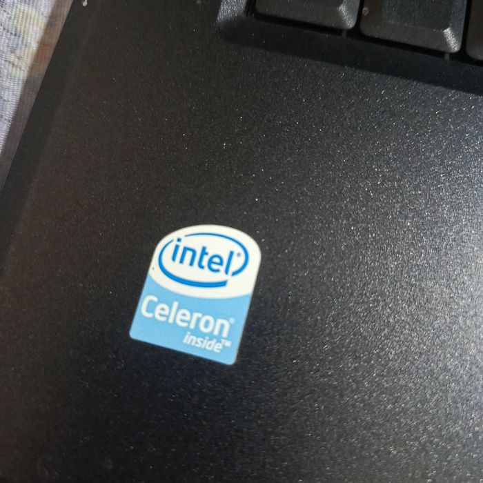 ноутбук emachines E520