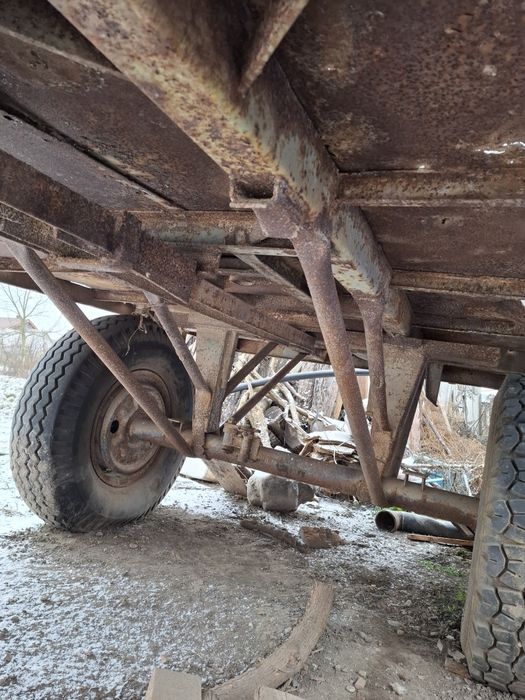 Vând remorcă baloti