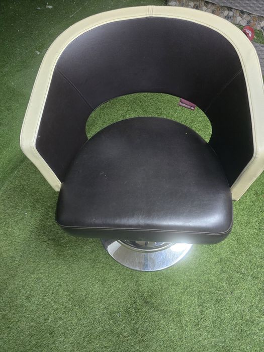 10 Scaune rotative  si reglabile pe înăltime  bar