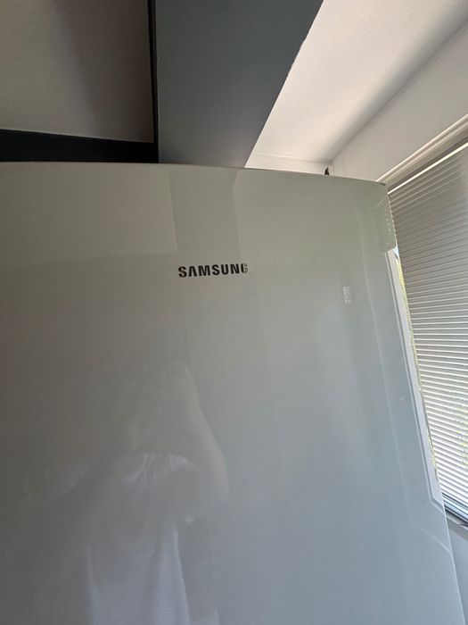 Продавам Хладилник Samsung 200cm