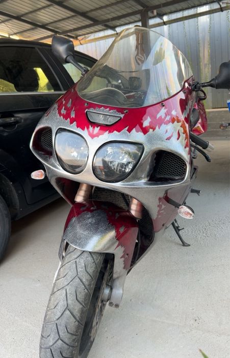 Kawasaki ZX750P Ninja Custom – Sportivă, aspect agresiv