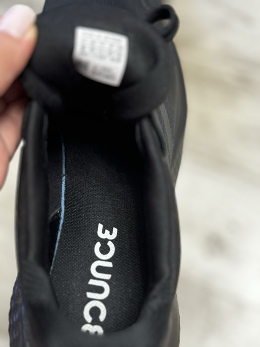 Продам кросовки Adidas  Boost 49 размер оригинал.