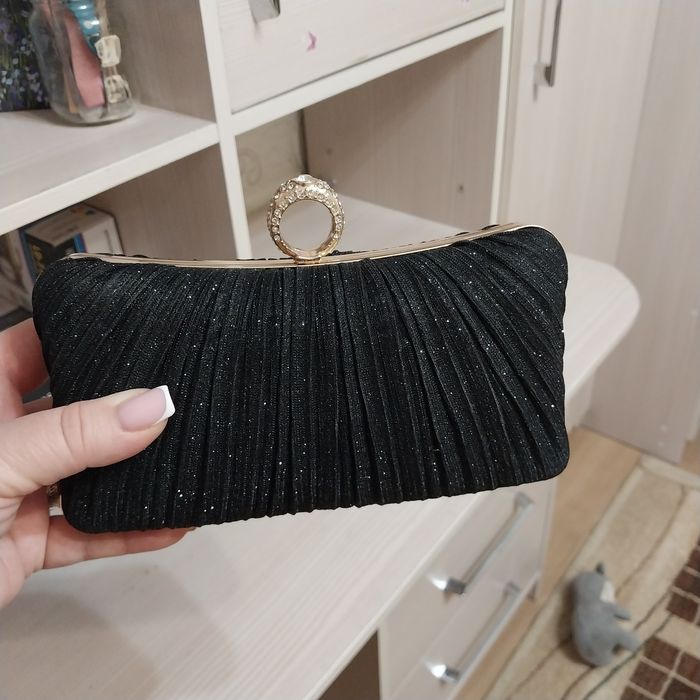 Клатч с золотой отделкой