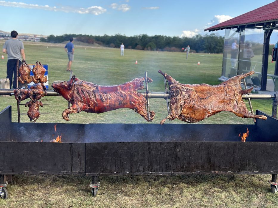 Bucatar de inchiriat  pt evenimente private, nunti, botezuri!