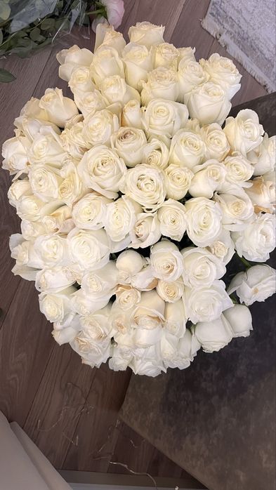 101 белая метровая роза