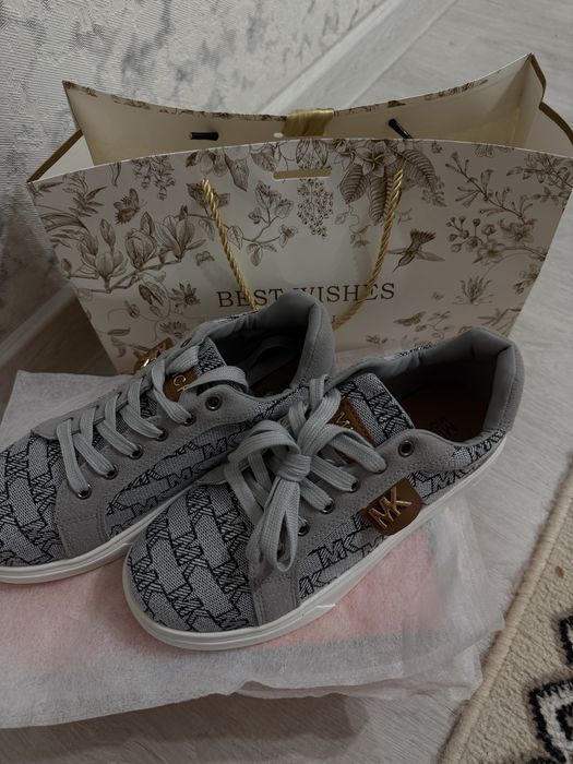 Новый кросс 38размер