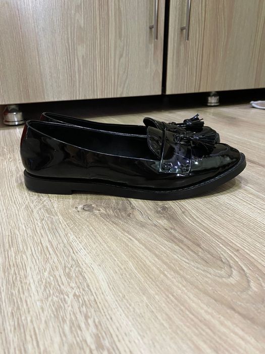 Лоферы Bershka лакированные