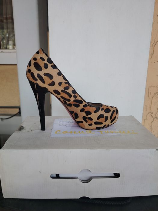 Продам новые туфли и кроссовки