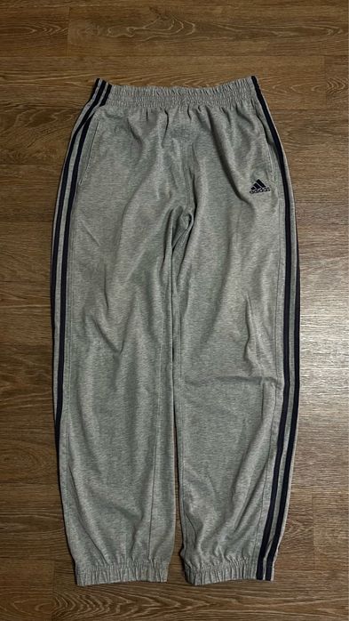 Adidas серые паруши. Адидас