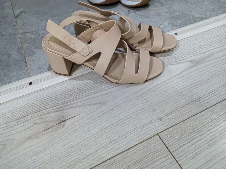 Продам женскую обувь