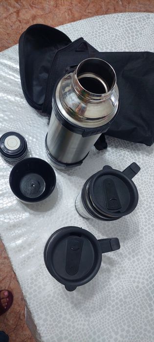 Продам термос с кружками