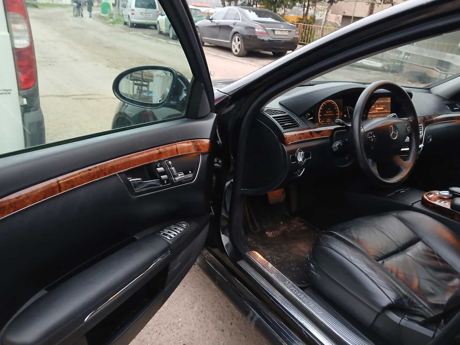 автомобил  мерцедес