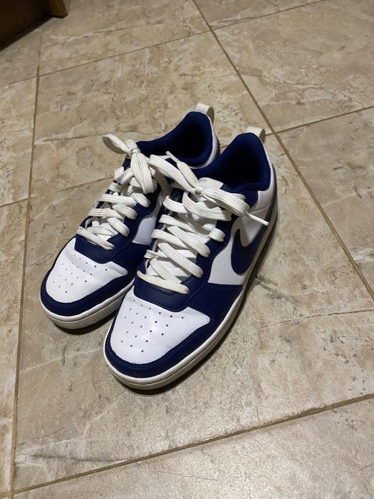 Сини Nike обувки