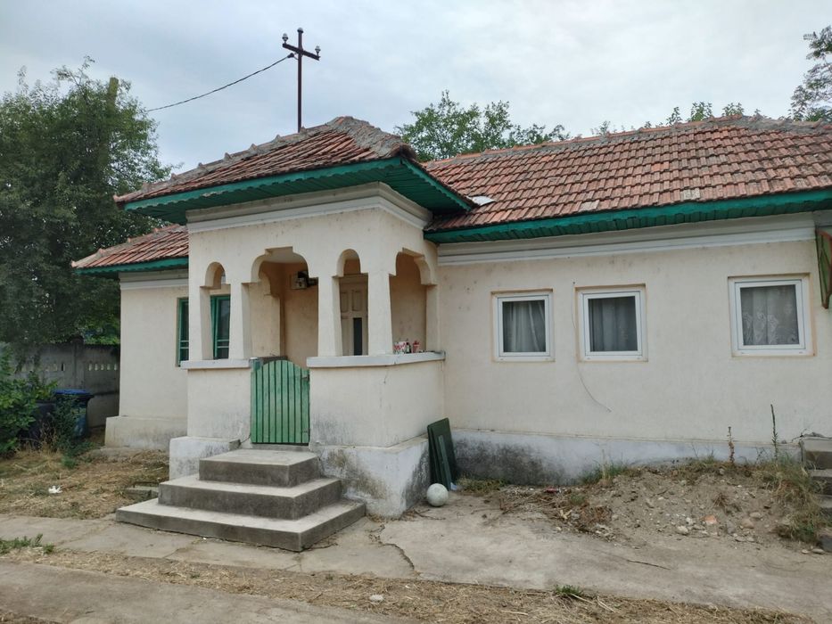 Vand casa 4 camere
