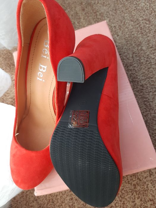 Pantofi rosii cu flori cu toc gros 37 NOI