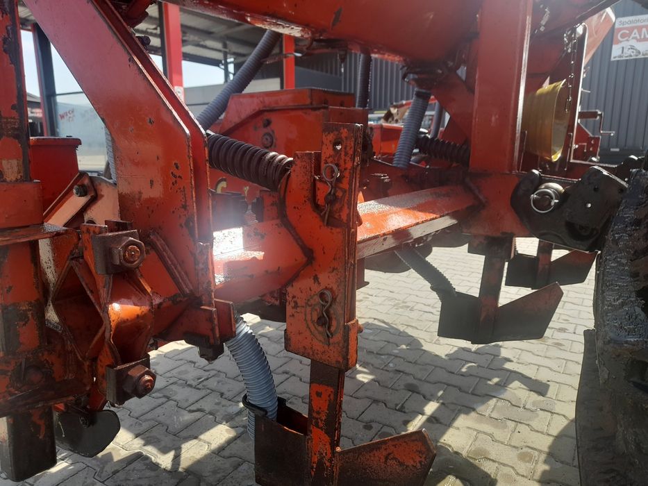 Vând semănătoare porumb și 2 tone ovăz