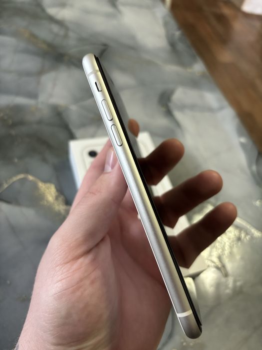 Продаю iphone 11/64GB в идеальном состоянии.