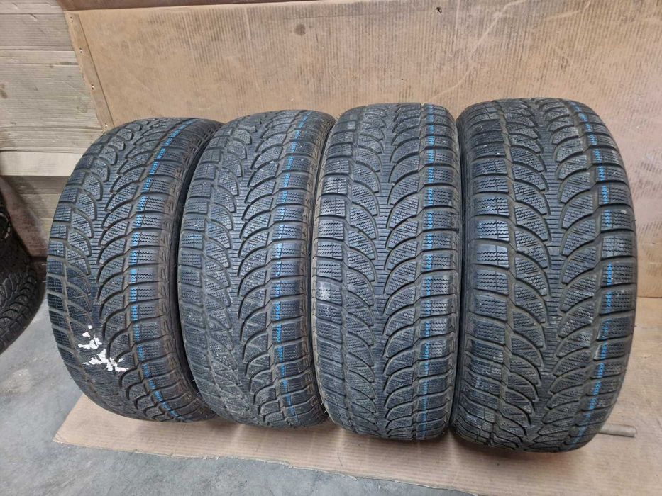 4 Bridgestone R18 235/55
зимни гуми
DOT3217