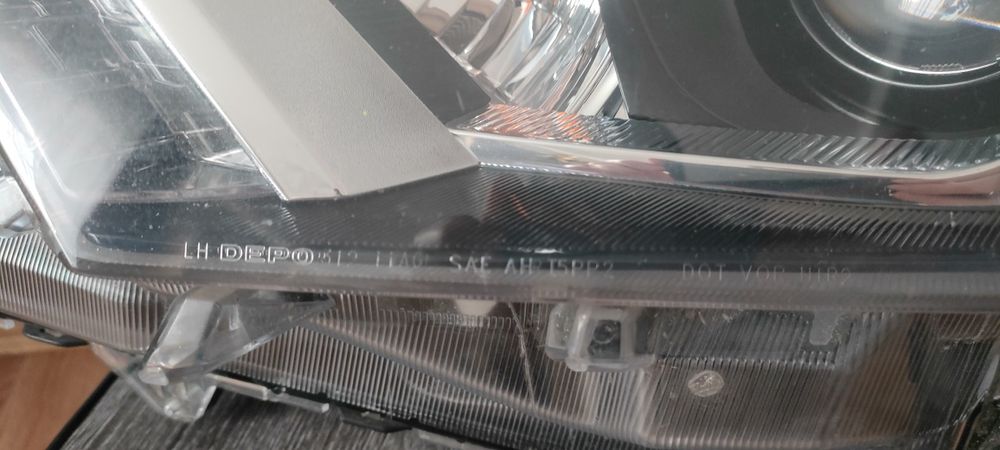 Фара левая Toyota Rav4